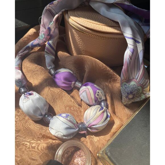 Handmade silk necklace with beads - Picture 5 of 5